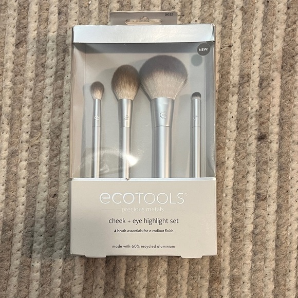 New in Box eco tools cheek + eye highlight set - Picture 1 of 2